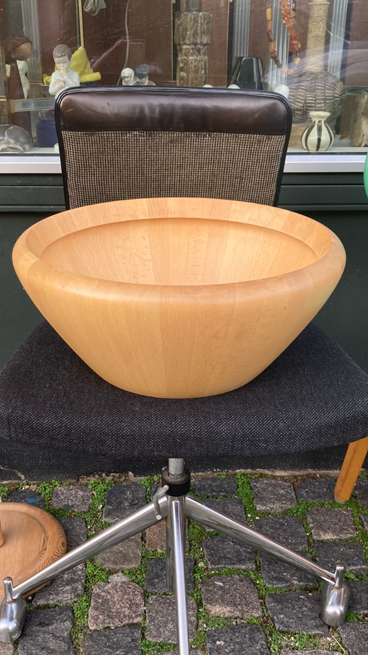 Flot frugtskål i stavlimet bøg, design af Richard Nissen