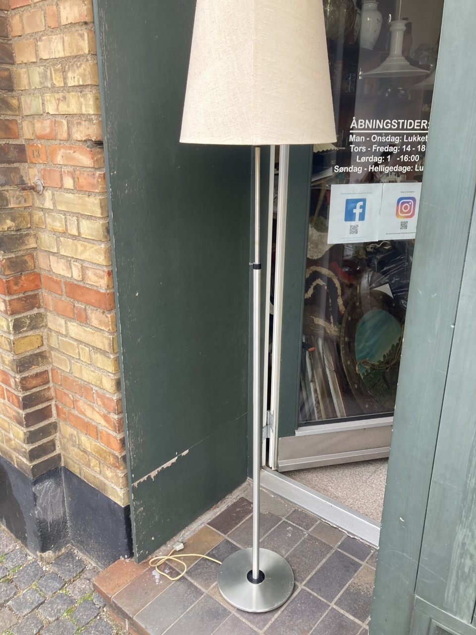 Nice adjustable floor lamp