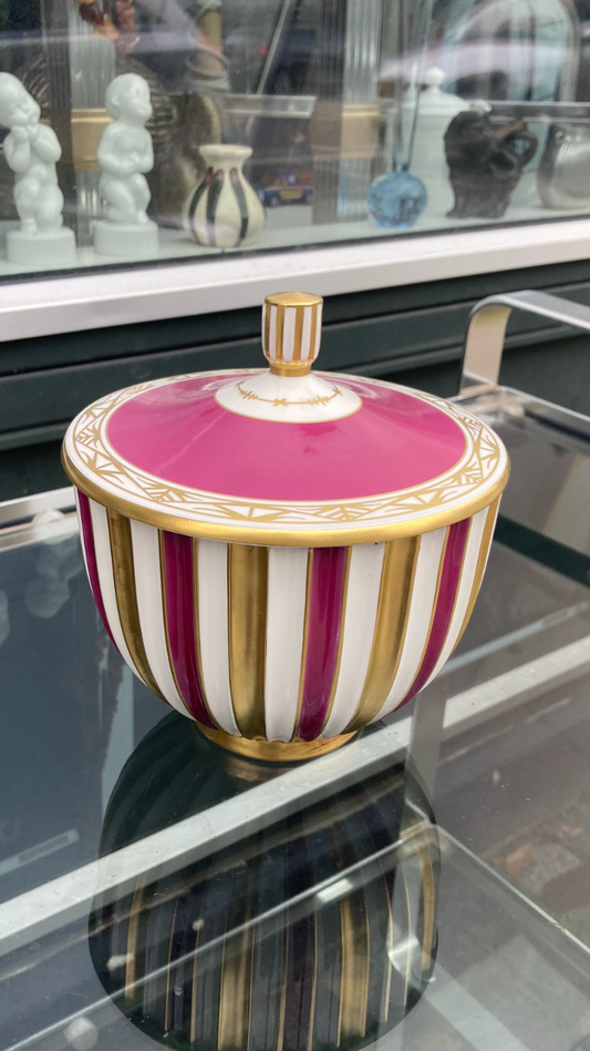Porcelain, Porcelain bonbonnierer from Lyngby - Frederiksberg Møbler &amp; Design