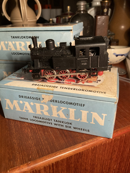 Marklin locomotive with box