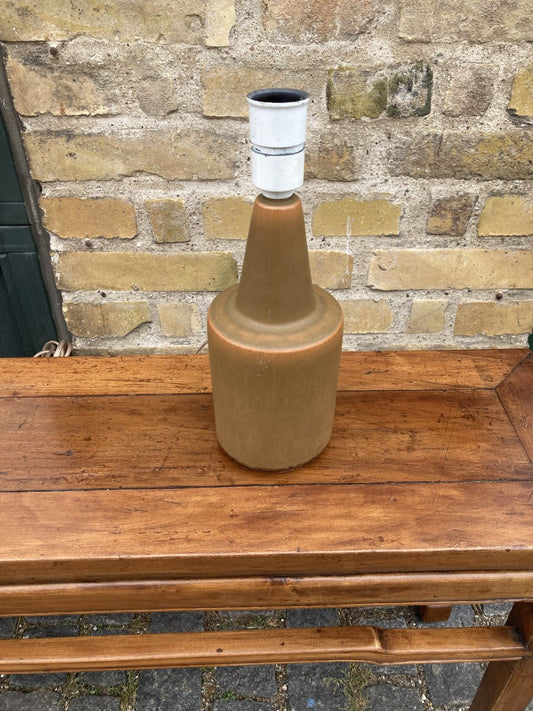 ソーホルムのセラミックテーブルランプ - Frederiksberg Møbler &amp; Design